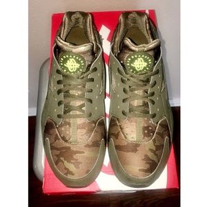 Nike Air Huaraches Camo/Green